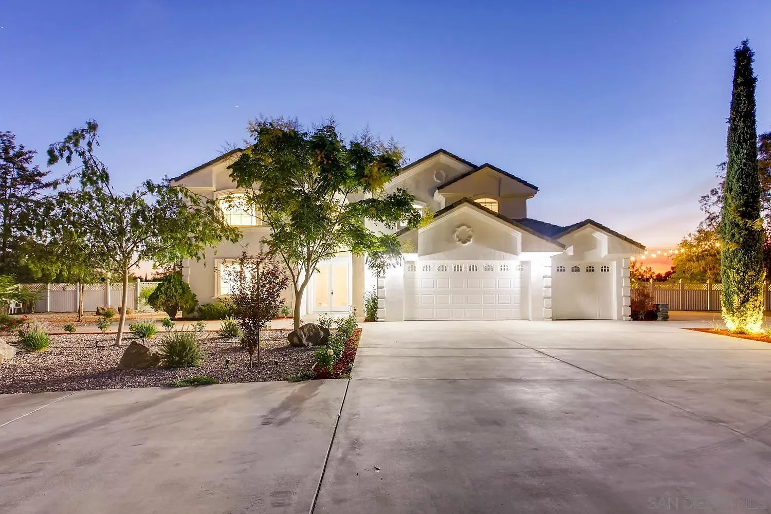 7 bed, 5.5 bath, 3900 sqft, $19,995 — Photo 2