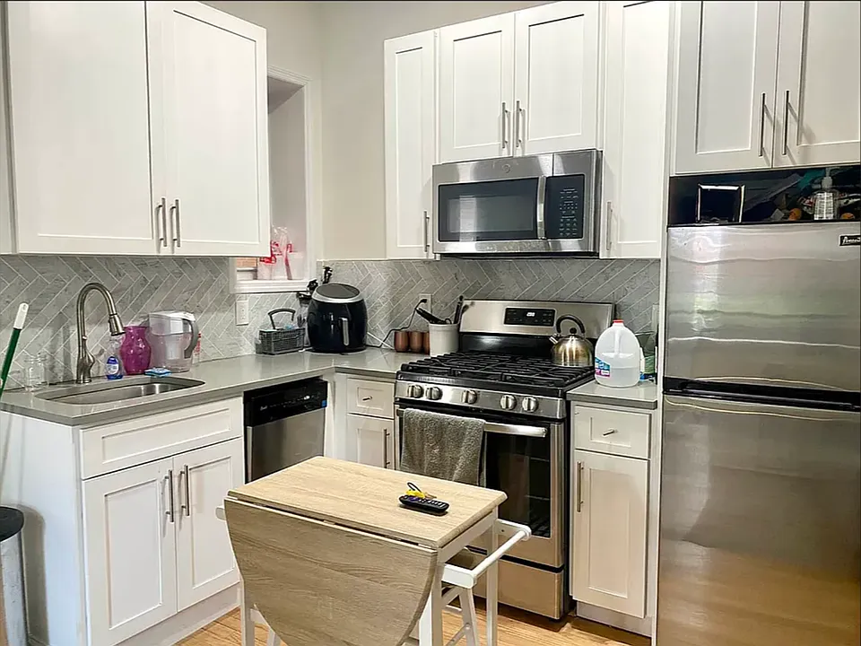 139 E 13th St #6A