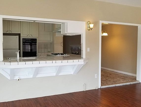 5th image of 7942 Fallbrook Ave