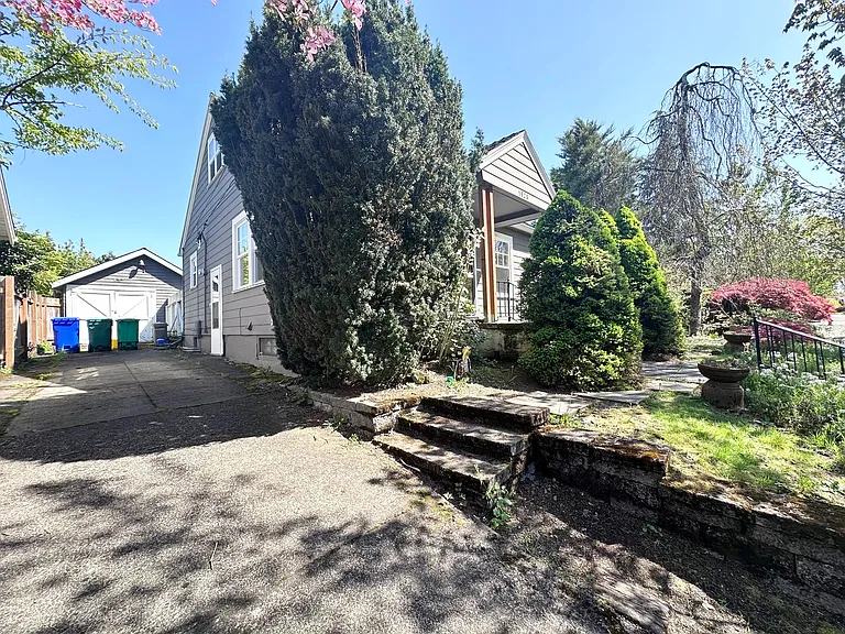 1928 NE 64th Ave — Photo 27