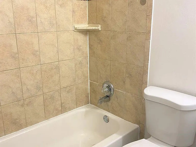 715 SW 14th Ave #2 — Photo 10