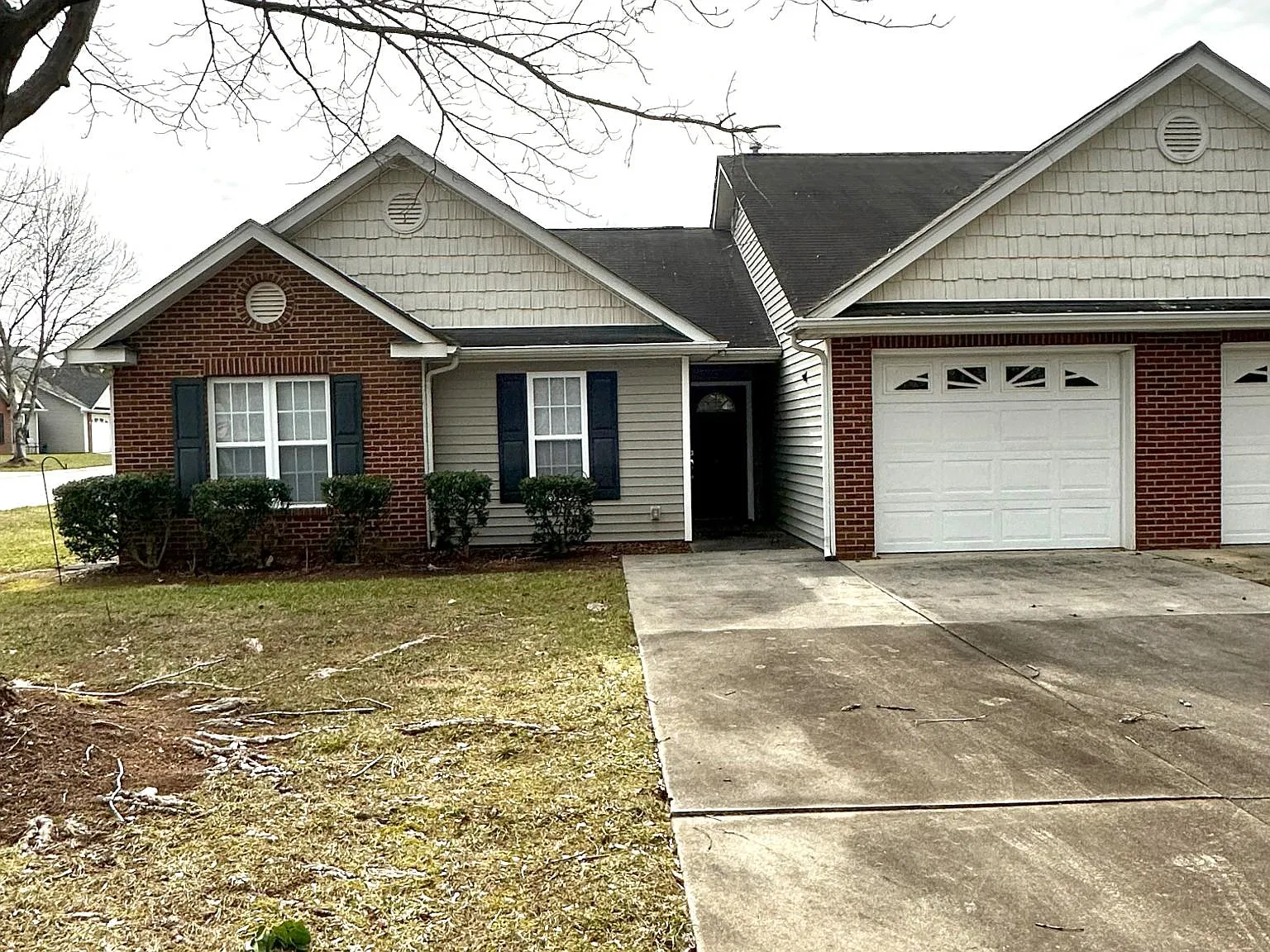 3 bed, 1294 sqft, $1,850 — Photo 1