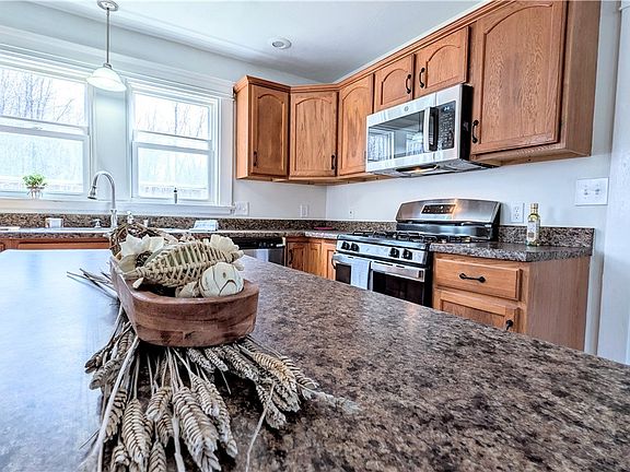 3rd image of 630 Dorman Rd