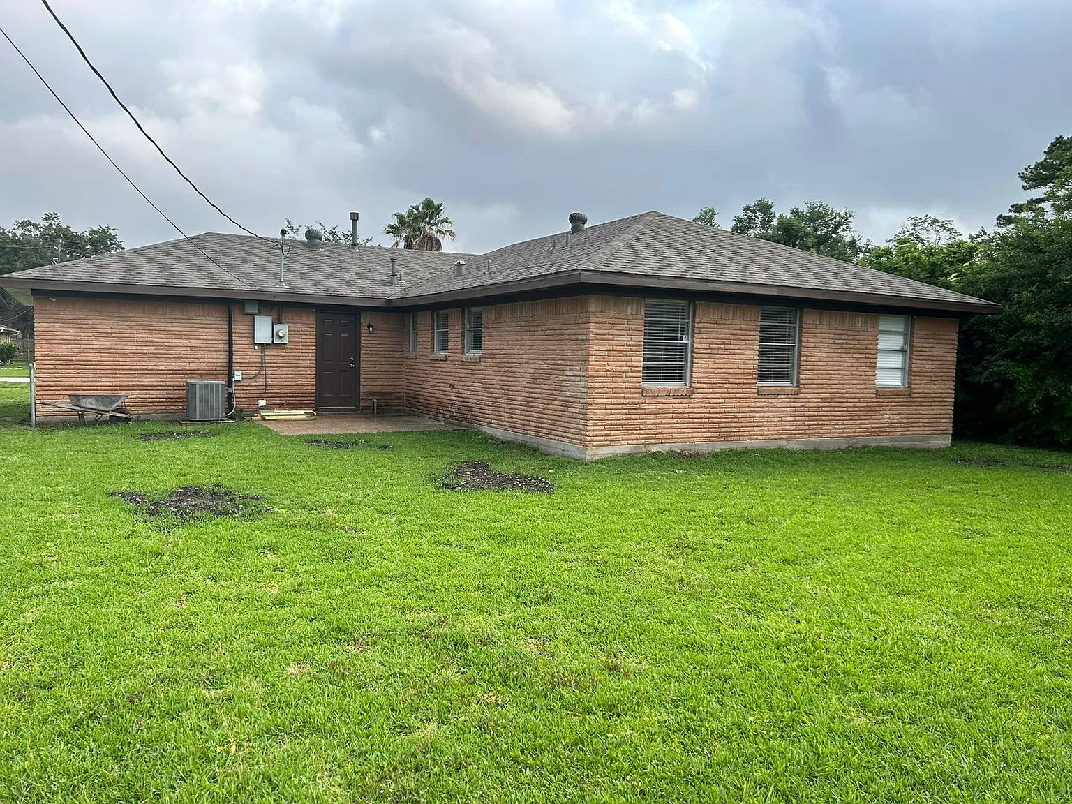 3 bed, 1176 sqft, $1,900 — Photo 2