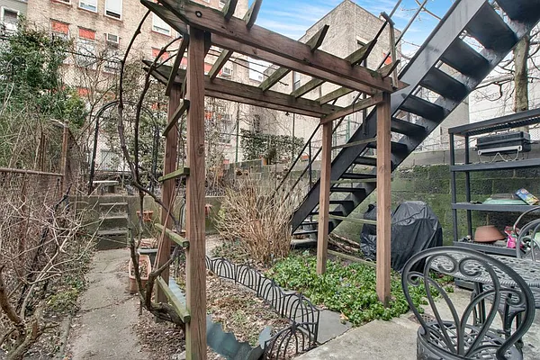 Rented by LG Fairmont Group | media 21