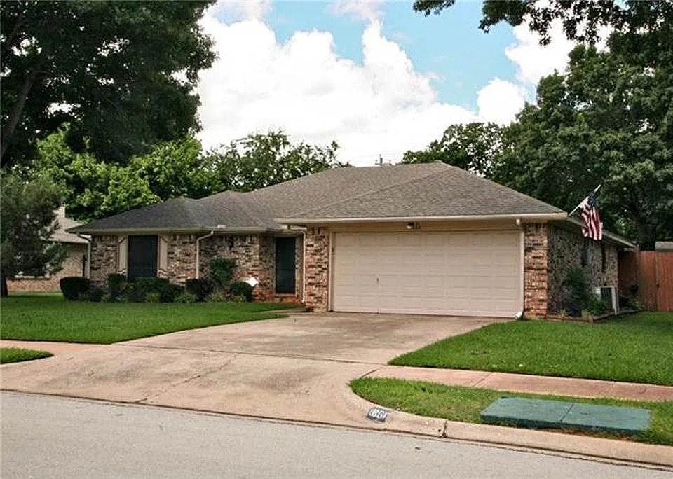 3 bed, 1552 sqft, $2,100 — Photo 2