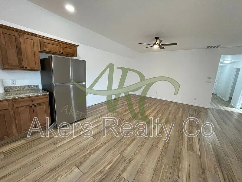 2 bed, 2.0 bath, 1379 sqft, $1,595 — Photo 4