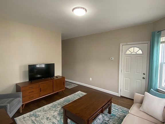2nd image of 8 Wisteria St #2