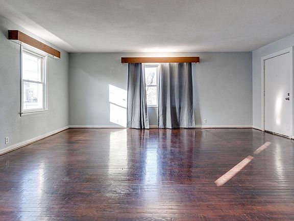 4th image of 402 S Judson St #4