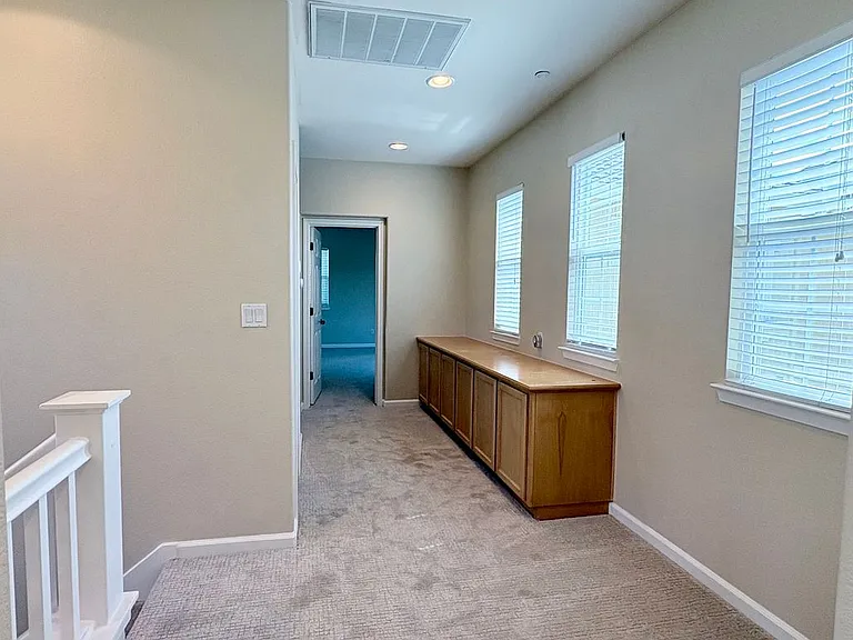 546 Almanor St — Photo 18