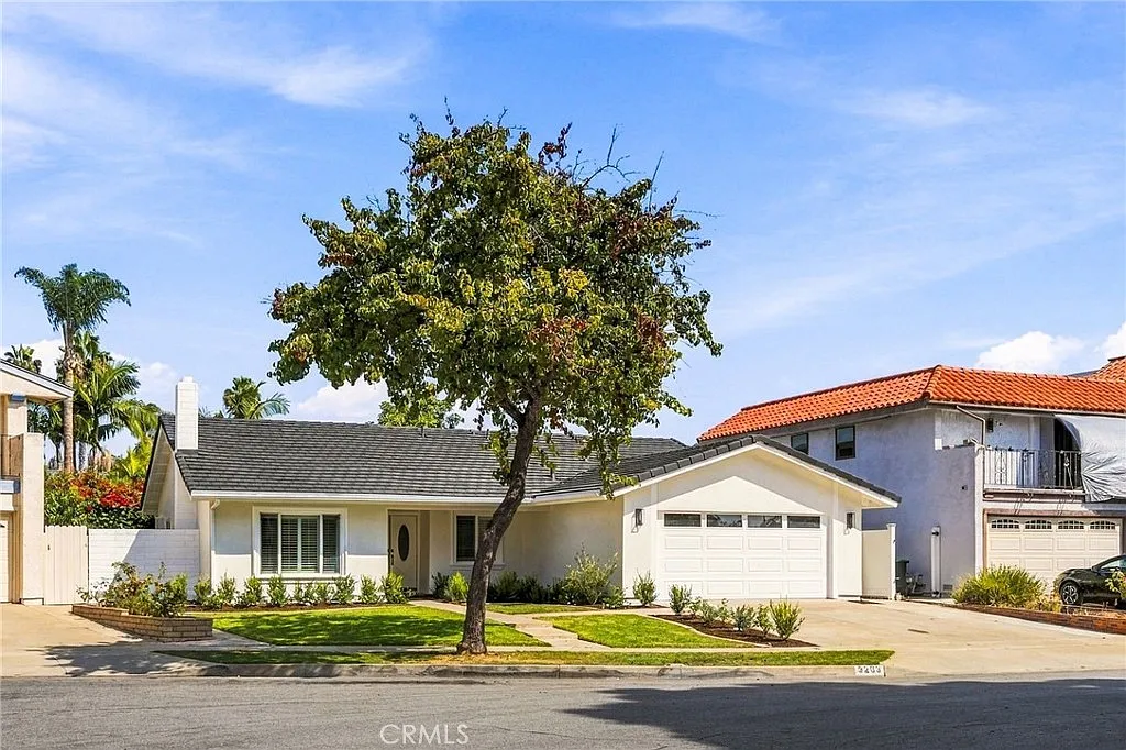 4 bed, 2.5 bath, 1884 sqft, $10,000 — Photo 3