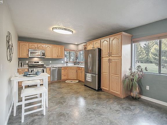 5th image of 325 Quietwood Dr