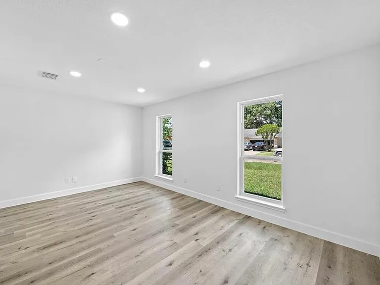 9618 Glenwood Forest Dr — Photo 5