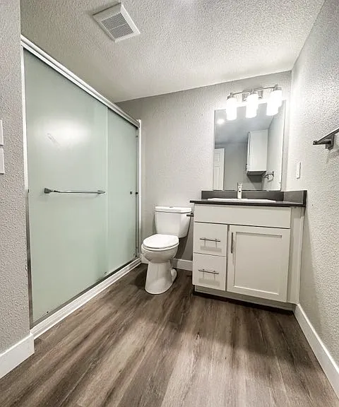 Vista Pacific Apartments — Photo 36