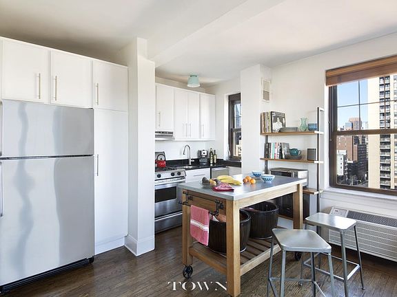 4th image of 200 E 16th St APT 13A