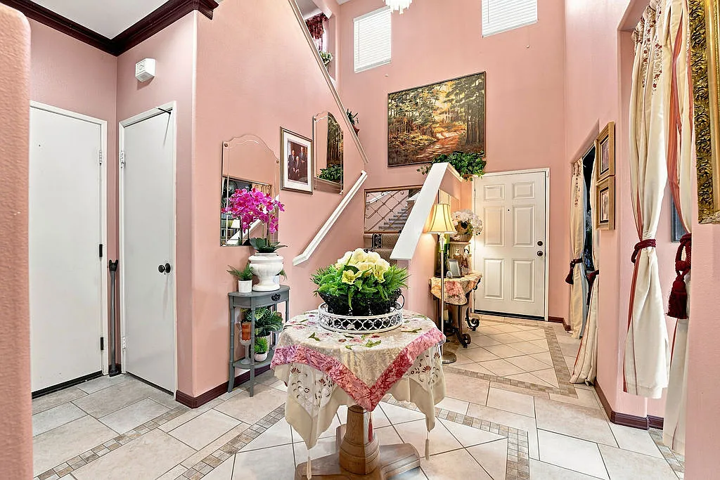 4 bed, 2266 sqft, $2,900 — Photo 3