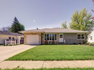 1627 Maplecrest Dr, Estherville, IA 51334