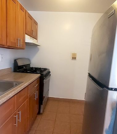 5th image of 14220 84th Dr APT 2K