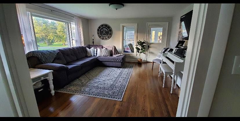 2nd image of 969 Grapevine Rd