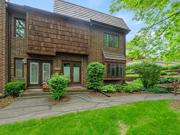 6776 Covington Creek Trl, Fort Wayne, IN 46804