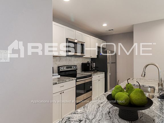 4th image of 111 Jarrett St