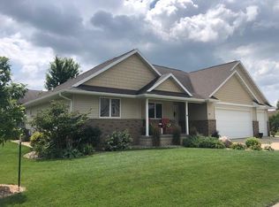 606 Bel Air Dr, Waverly, IA 50677