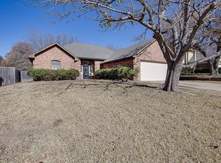 6725 Parkwood Dr, North Richland Hills, TX 76182