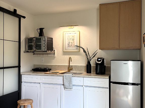3rd image of 3609 SW 38th Ave #B