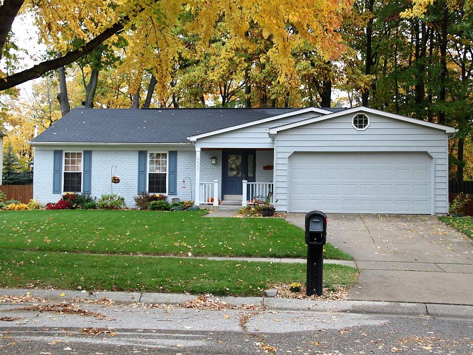 1st image of 8245 Lake Crest Dr