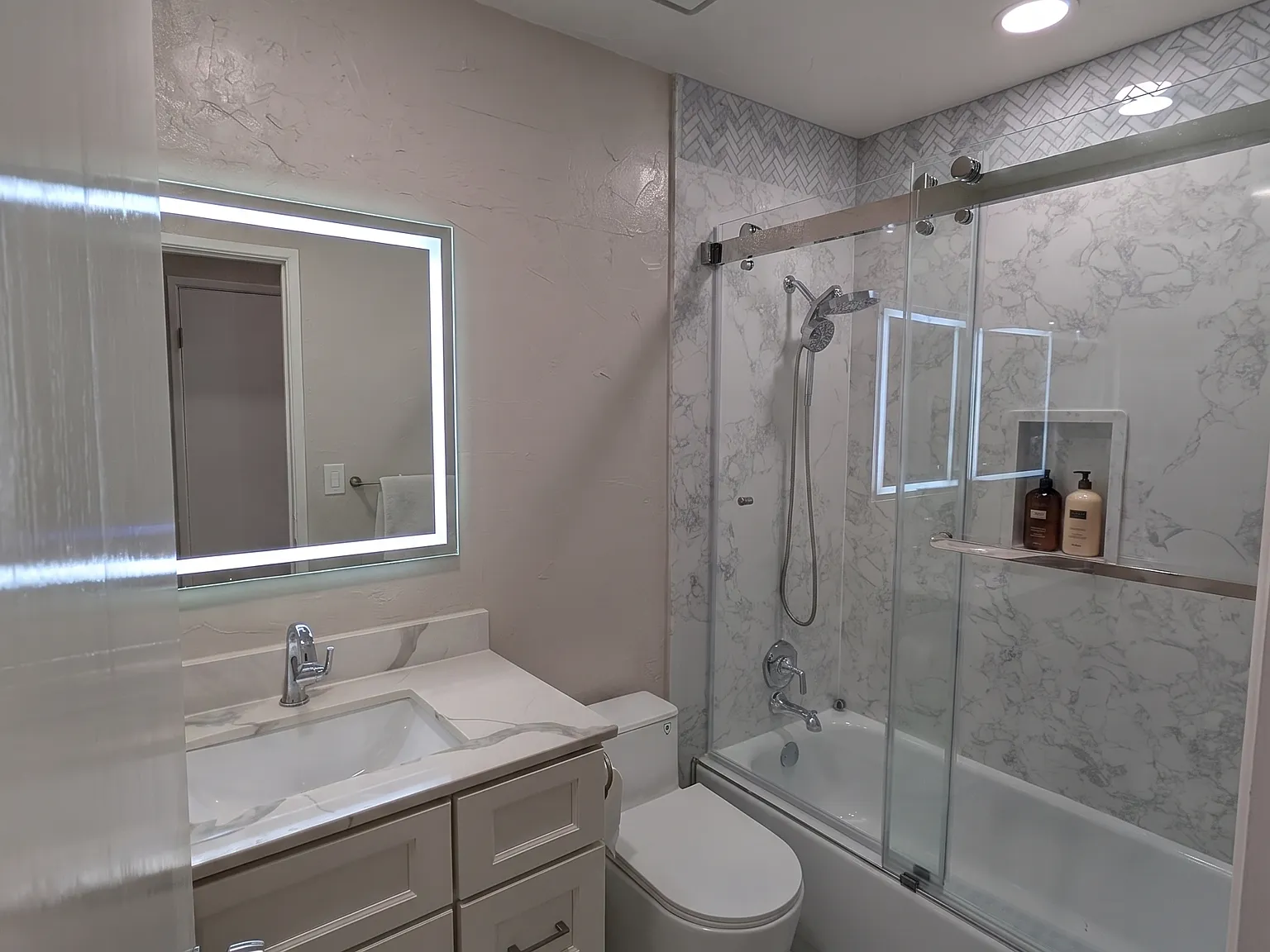 3 bed, 1387 sqft, $3,950 — Photo 4