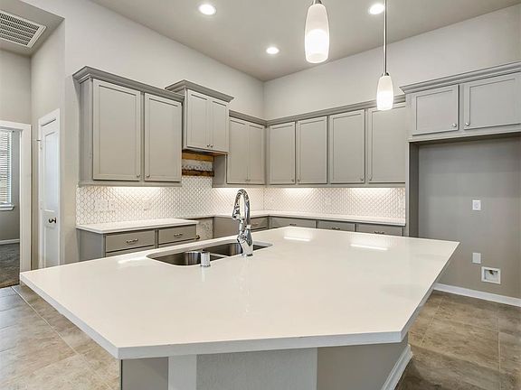 5th image of 1219 Carswell Grove Dr