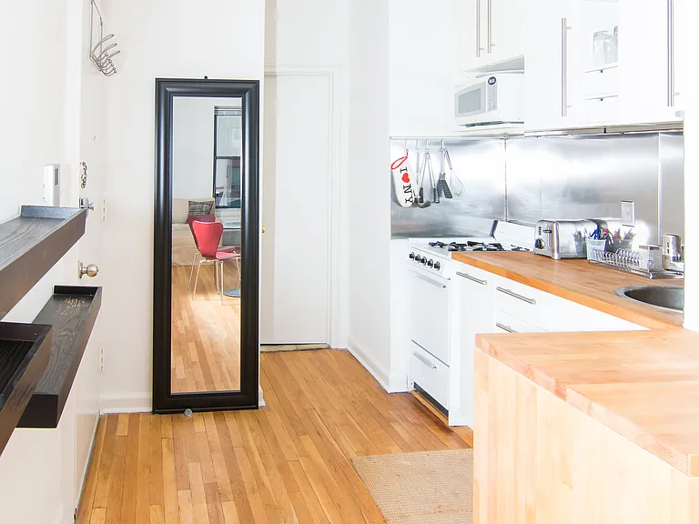 50 E End Ave #1B — Photo 3