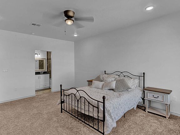 5th image of 6315 Escondido Dr #B