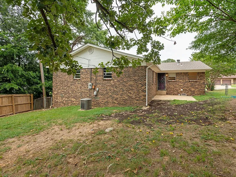 1320 Northpoint Cir — Photo 15