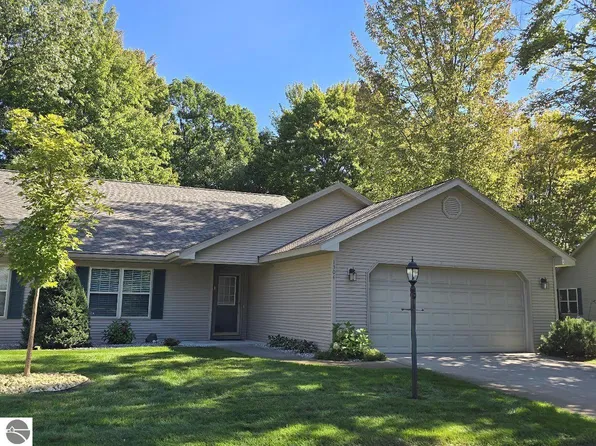 1304 Terra Rd, Traverse City, MI 49686