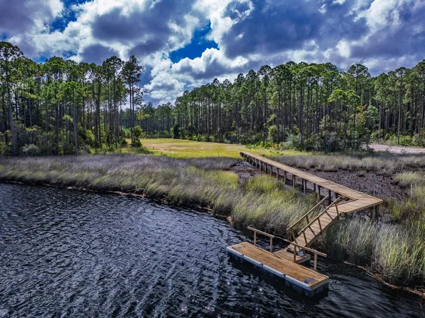 782 Mill Rd, Carrabelle, FL 32322