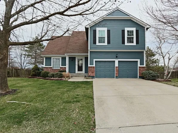 14020 S Constance Ct, Olathe, KS 66062