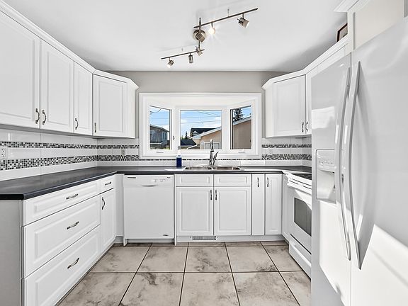4th image of 9828 164th St NW