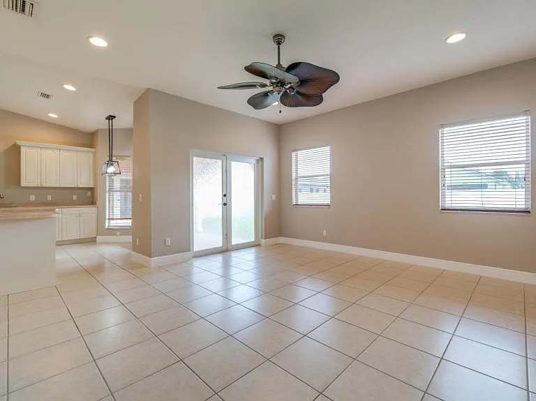 4539 SW 6th Pl — Photo 5