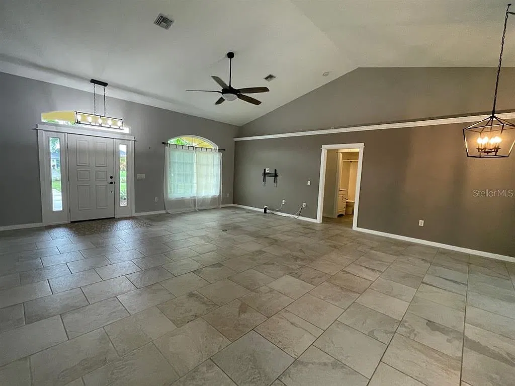 4 bed, 3.0 bath, 2078 sqft, $2,650 — Photo 4