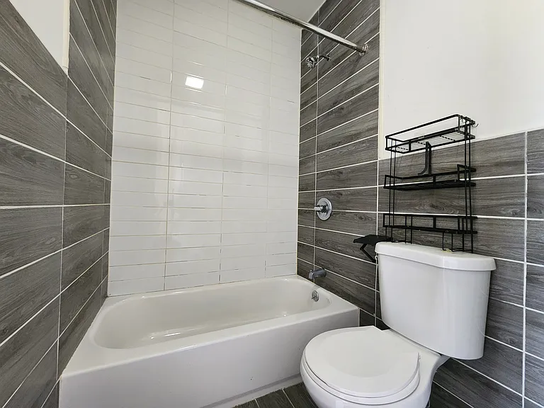 640 Kosciuszko St #2L — Photo 22