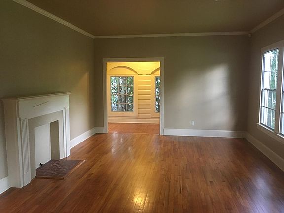3rd image of 936 College St