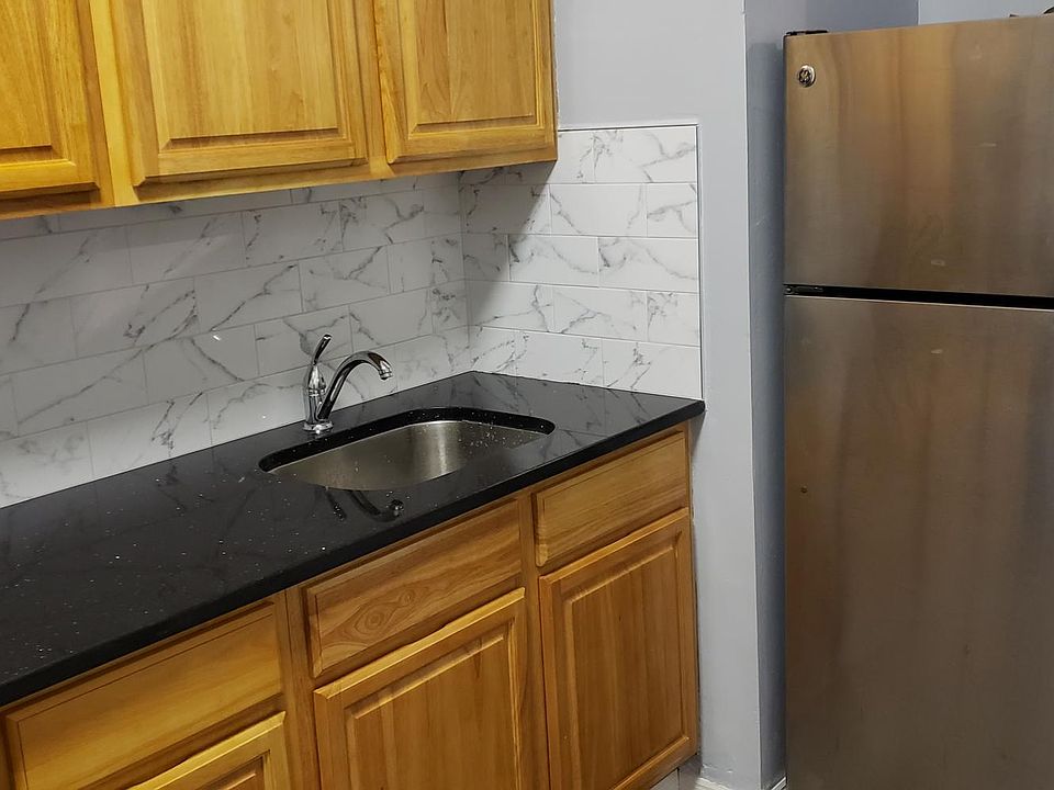 1st image of 3 Bay 38th St #1