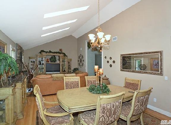 5th image of 1598 Claas Ave