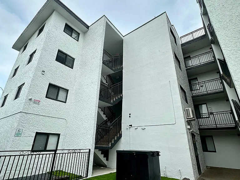 529 SW 4th St — Photo 21
