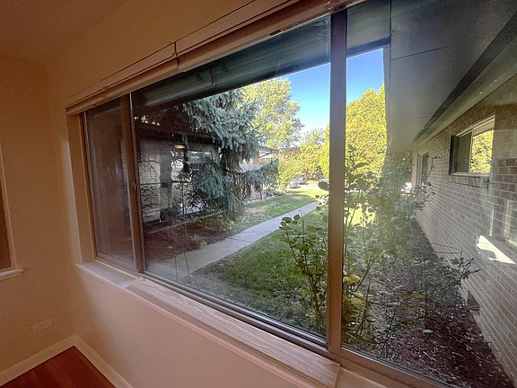 3rd image of 860 Dahlia St