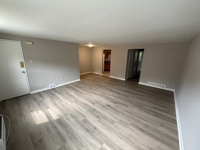 2 bed, $1,600 — Photo 13