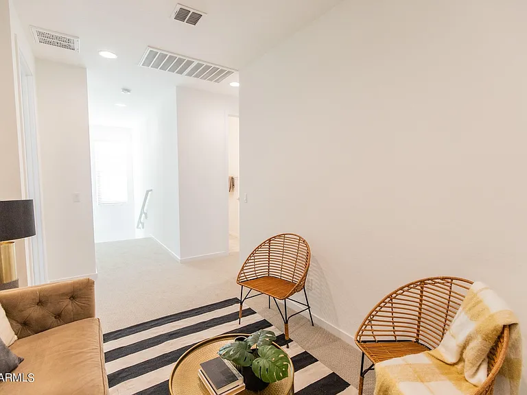 LOFT (SECOND FLOOR)