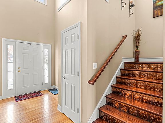 3rd image of 133 Lake Colony Dr