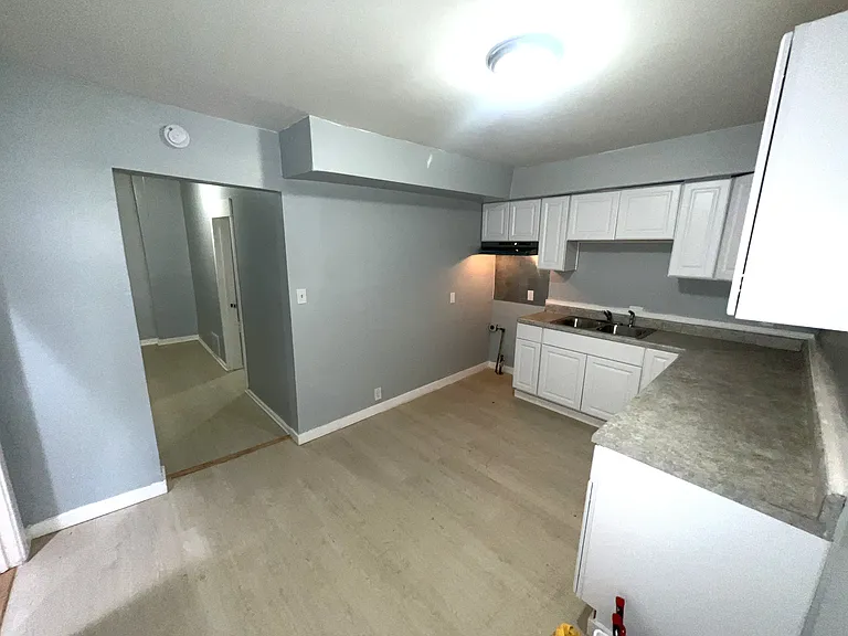 9147 S Woodlawn Ave — Photo 17